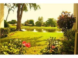 2451 SW 82nd Ave, Unit 106 in Davie, FL - Building Photo