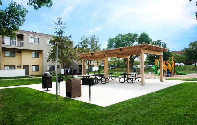 Village Green in Fridley, MN - Building Photo - Building Photo