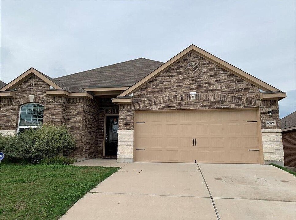 19620 Woodrow Wilson St in Manor, TX - Building Photo