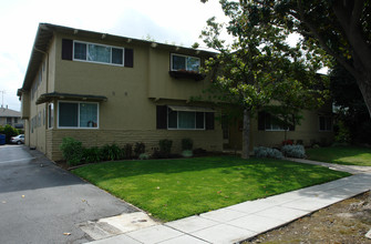 1580 Hollenbeck Ave in Sunnyvale, CA - Building Photo - Building Photo