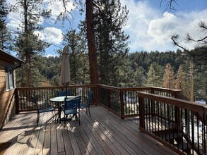 27556 Mountain Park Rd in Evergreen, CO - Foto de edificio - Building Photo