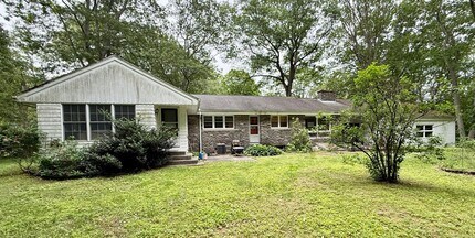 15 Highland Rd in Mansfield, CT - Building Photo - Building Photo