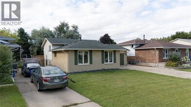 1025 Frost Ave in Sarnia, ON - Building Photo - Building Photo