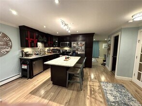 105 Woodside Dr in North Providence, RI - Foto de edificio - Building Photo