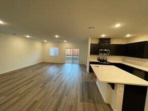 509 Bedfordshire Dr in Patterson, CA - Building Photo - Building Photo