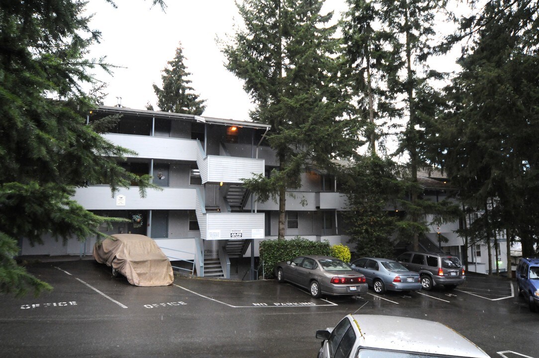 Linden II Apartments in Shoreline, WA - Building Photo