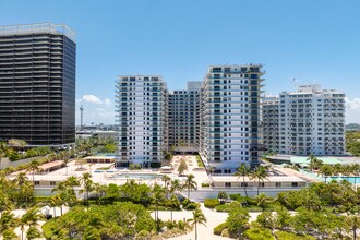 The Balmoral Condos in Miami Beach, FL - Building Photo - Building Photo
