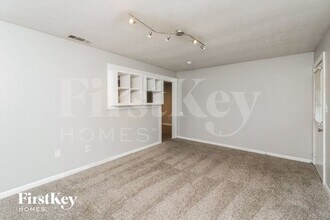 2206 Fairway Cir SW in Atlanta, GA - Foto de edificio - Building Photo
