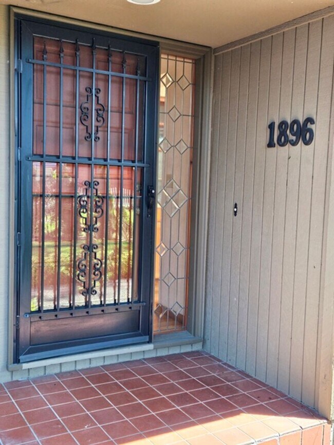 1896 Court St NE in Salem, OR - Foto de edificio - Building Photo