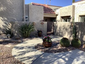 7425 N Vía Camello Del Norte in Scottsdale, AZ - Building Photo