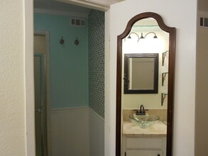 9000 Bissonnet St, Unit 1004 in Houston, TX - Building Photo - Building Photo