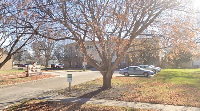 904 E Milwaukee Ave in Storm Lake, IA - Building Photo - Building Photo