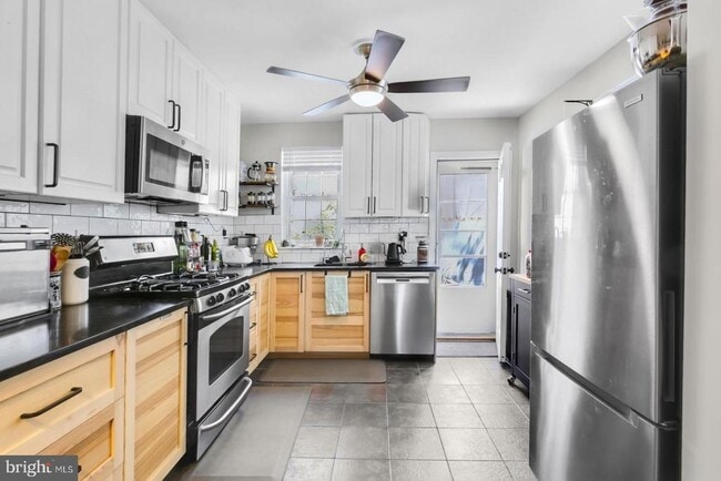 property at 1121 Montrose St