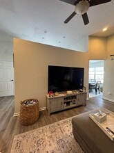 80 Williamson Ct in Bridgewater, NJ - Foto de edificio - Building Photo