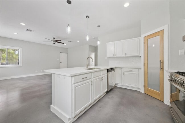property at 1425 Oak Hollow Dr