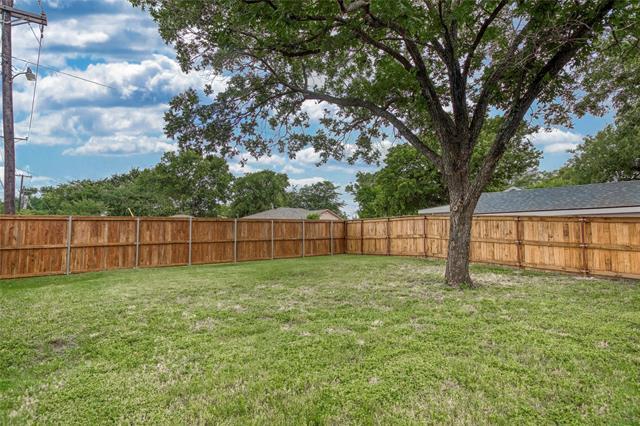 302 NW 14th St in Grand Prairie, TX - Building Photo - Building Photo