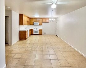 445 Pearl Pl in Manteca, CA - Building Photo - Building Photo