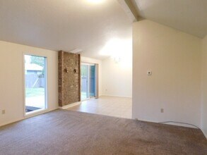 2059 Waln Creek Dr S in Salem, OR - Building Photo - Building Photo