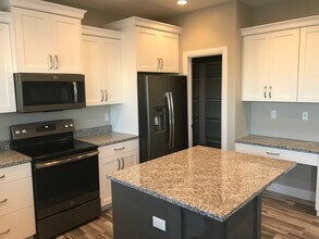 2520 Blackhawk Dr in Santa Clara, UT - Building Photo - Building Photo