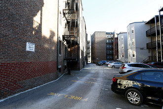 Ray Dooley Apartments in Allston, MA - Foto de edificio - Building Photo