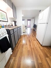 2359 Old Iroquois Trl, Unit A in Hastings, MI - Foto de edificio - Building Photo