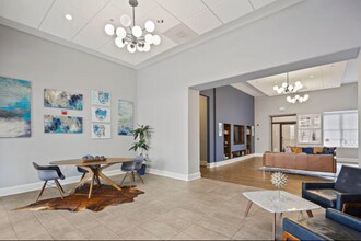 301 W Franklin St in Baltimore, MD - Foto de edificio - Building Photo