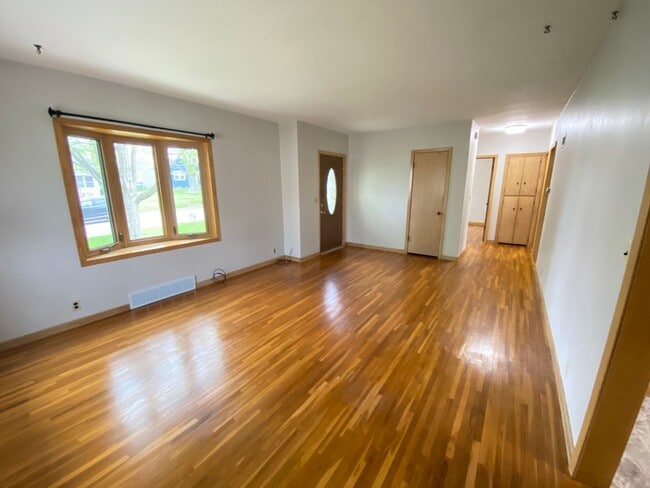 425 Auburn St in Waterloo, IA - Building Photo - Building Photo