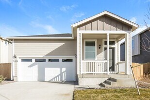 9404 Yampa St in Commerce City, CO - Building Photo