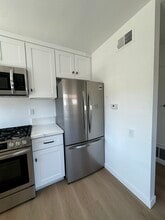 2232 E Joana Dr, Unit D in Santa Ana, CA - Building Photo - Building Photo