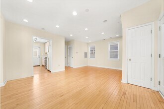 2108 Harrison St, Unit Coach House in Evanston, IL - Building Photo - Building Photo