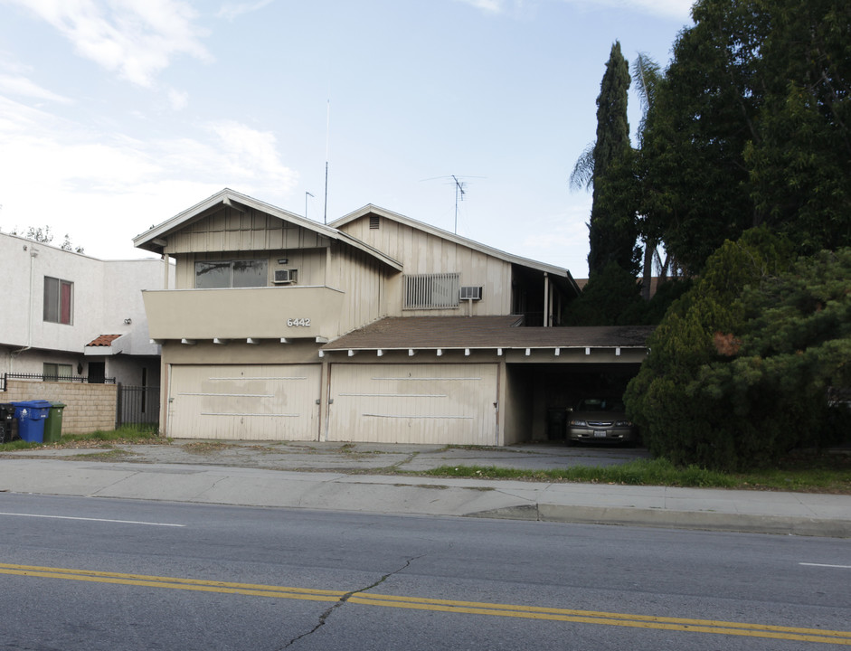 6442 Whitsett Ave in North Hollywood, CA - Building Photo