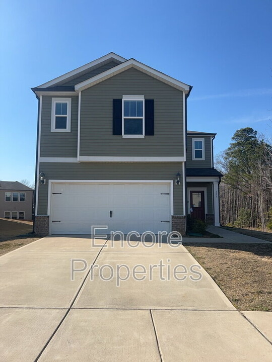 137 Wilbur Lake Dr in Fuquay Varina, NC - Building Photo
