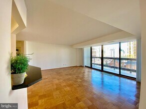 3800 Fairfax Dr in Arlington, VA - Building Photo - Building Photo