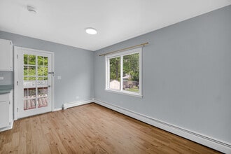 2528 N Linden Ave in Waukegan, IL - Building Photo - Building Photo