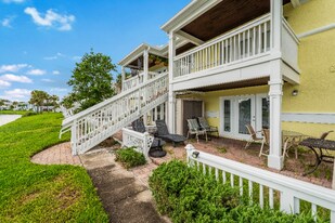 204 Pompano Dr SE, Unit A in St. Petersburg, FL - Building Photo