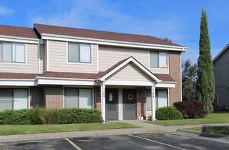 Southbrook Apartments in Topeka, KS - Foto de edificio - Building Photo