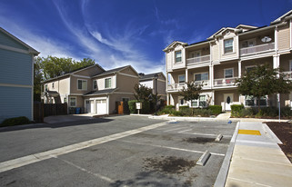 325-395 Gurries Dr in Gilroy, CA - Foto de edificio - Building Photo