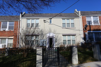 1318 Downing Pl Ne in Washington, DC - Building Photo - Building Photo