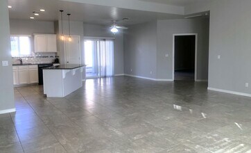 2053 Buena Vista Dr in Kingman, AZ - Building Photo - Building Photo