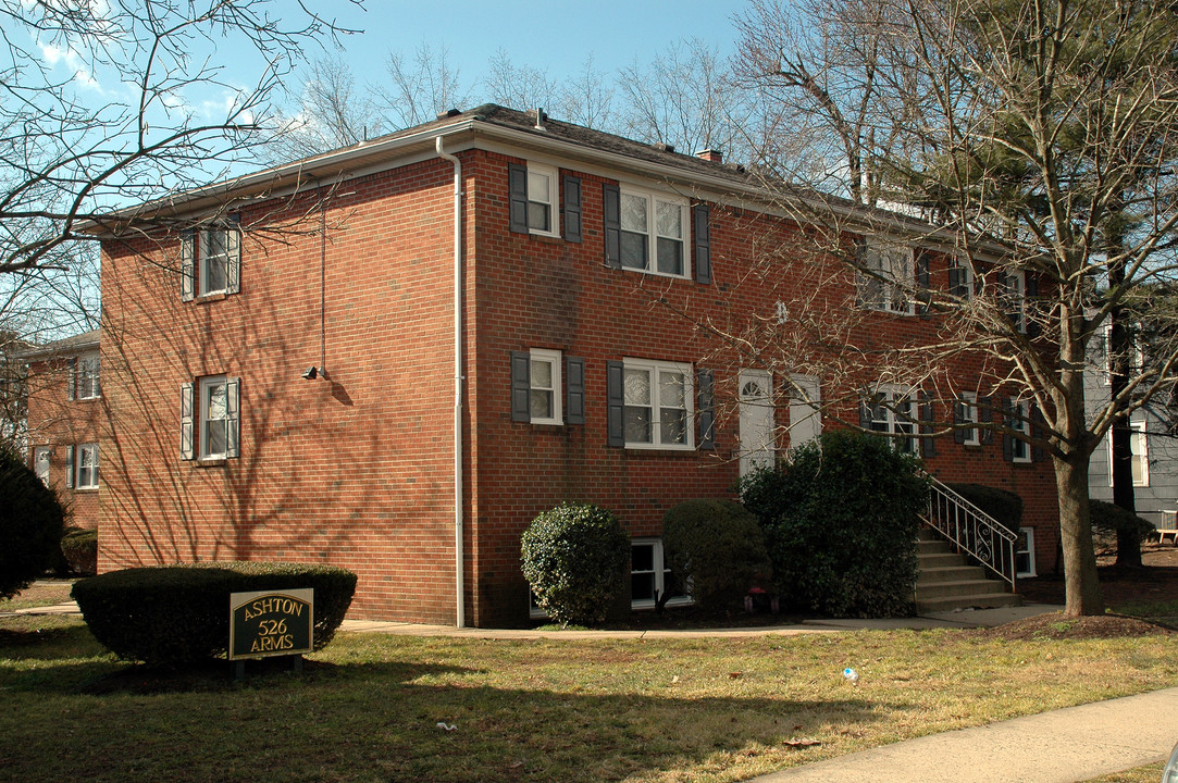 526 E 2nd St in Bound Brook, NJ - Building Photo