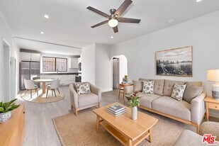 536 N Oxford Ave in Los Angeles, CA - Building Photo