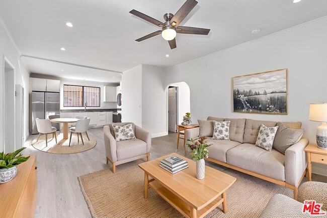 536 N Oxford Ave in Los Angeles, CA - Building Photo - Building Photo