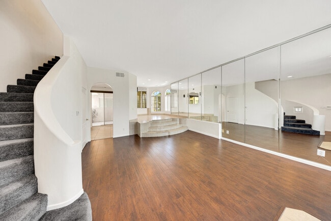 property at 408 W Queen St