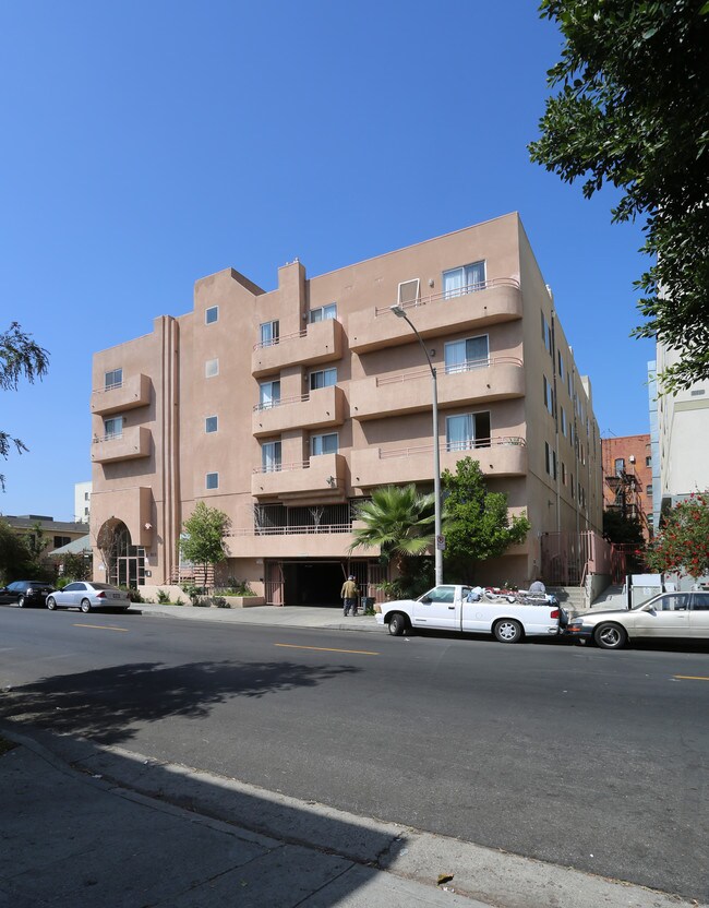 825 S HARVARD BL in Los Angeles, CA - Foto de edificio - Building Photo