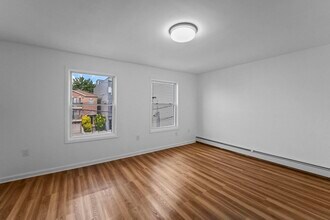 248 Halladay St in Jersey City, NJ - Building Photo - Building Photo