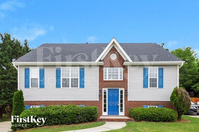 2435 Wynbrook Dr in Winston-Salem, NC - Foto de edificio