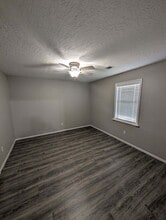 3449 Bridgette Ln in Mont Belvieu, TX - Foto de edificio - Building Photo