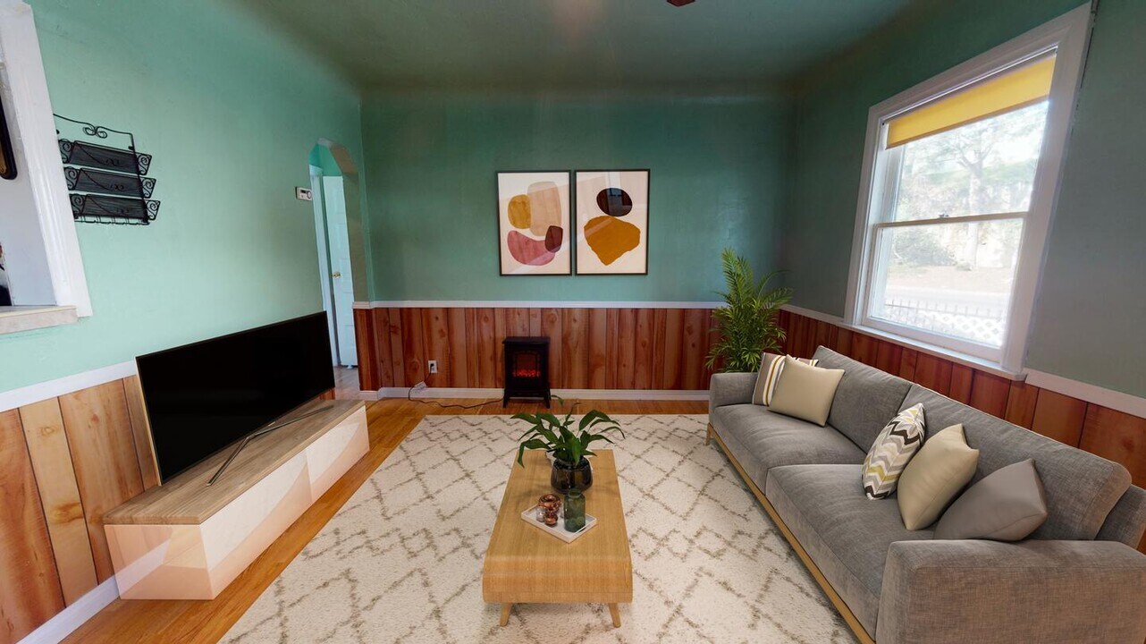 Charming Long Beach home near Scherer Park in Long Beach, CA - Building Photo