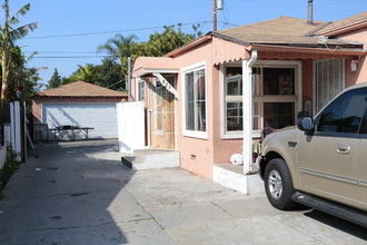 822 N Flower St in Santa Ana, CA - Building Photo - Building Photo