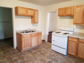 909-911 Cameron Ave in La crosse, WI - Building Photo
